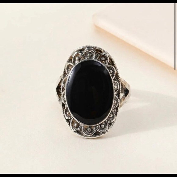 LAST ONE: Antique silver black stone ring - Picture 3 of 5